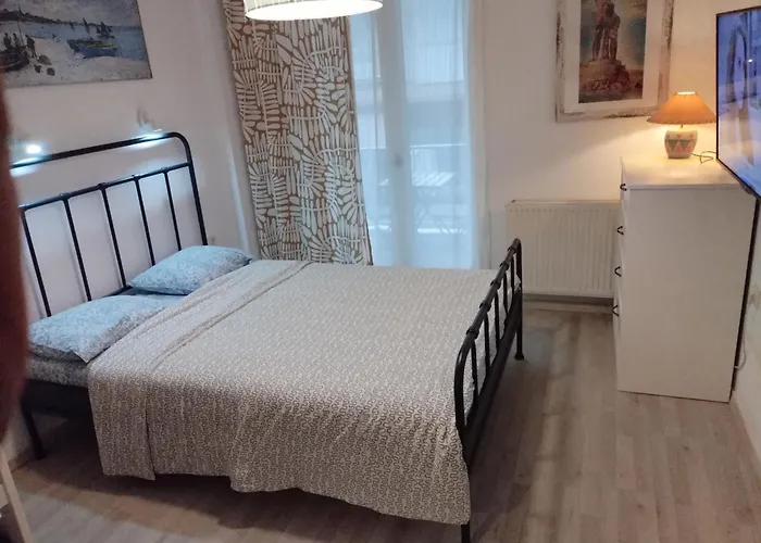 Center Apartment-sleeps5-balcony-live Neighborhood Lejlighed