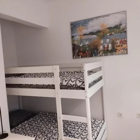 Center Apartment-sleeps5-balcony-live Neighborhood Apartament *