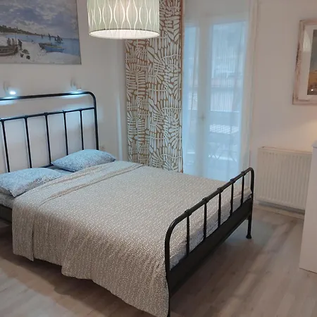 Center Apartment-sleeps5-balcony-live Neighborhood Апартаменты *
