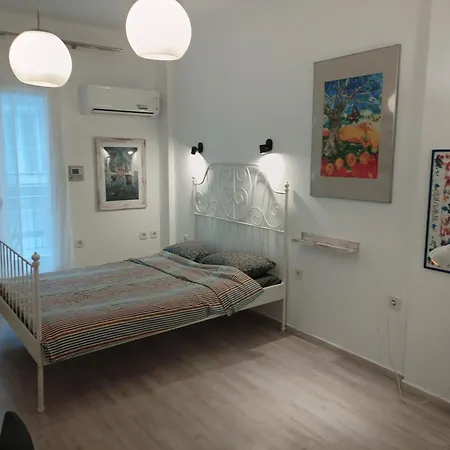 Апартаменты Center Apartment-sleeps5-balcony-live Neighborhood Салоники