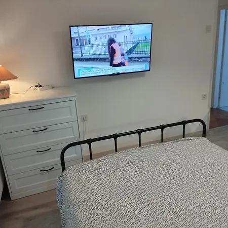 Center Apartment-sleeps5-balcony-live Neighborhood *