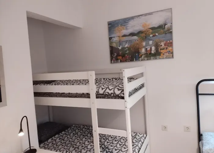 Center Apartment-sleeps5-balcony-live Neighborhood Apartament *