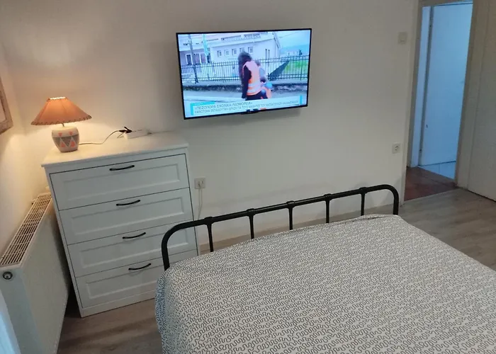 Center Apartment-sleeps5-balcony-live Neighborhood *